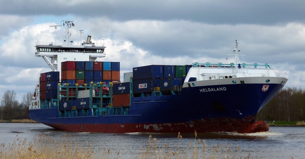 Deutscher Containerumschlag dynamisch und Rekordhandelsvolumen von Schiffsfonds