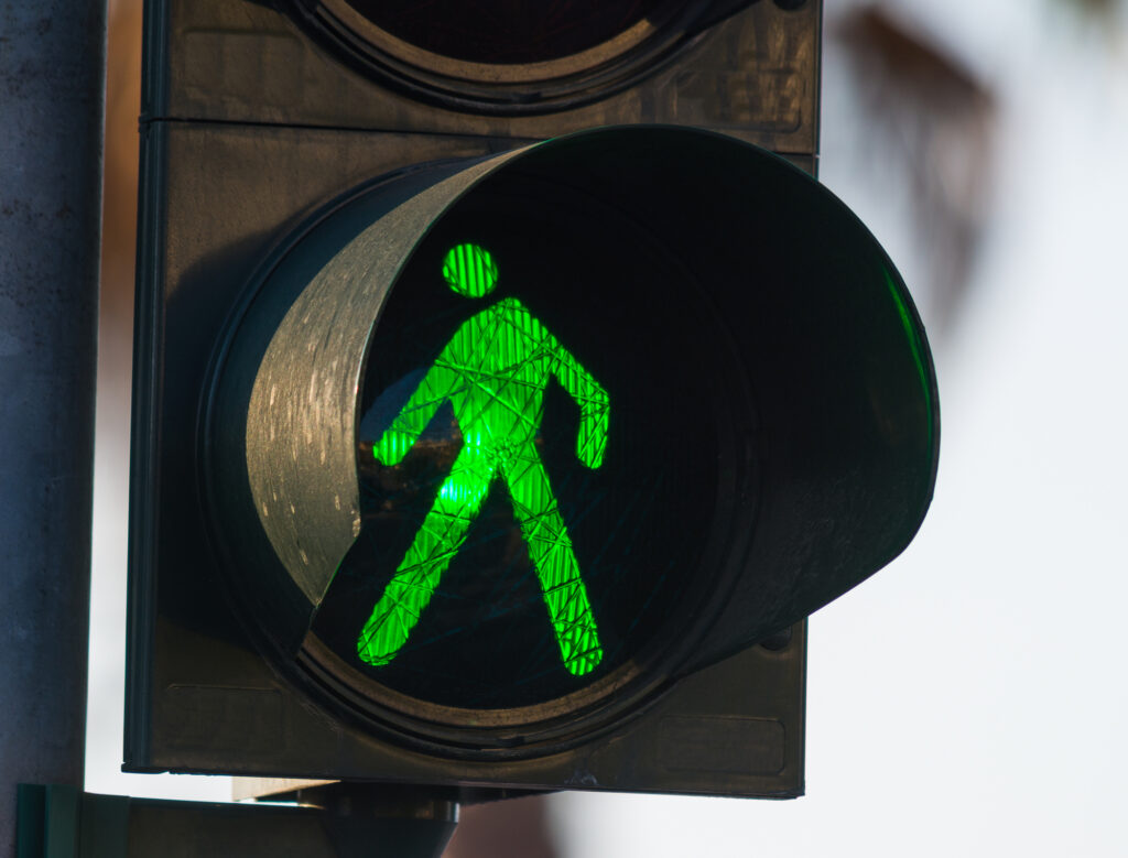 Darum ist das Ampelmännchen heute bei Google