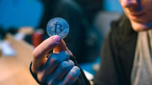 Bitcoin sinkt in der Nacht auf neues Rekordtief