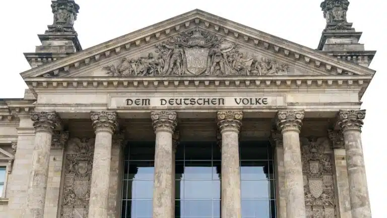 Gesetze für oder gegen das Volk?