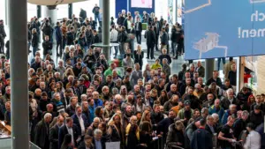 Jünger, weiblicher, mehr: Invest 2024 ein voller Erfolg