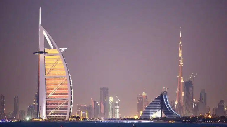 Welcome to Dubai! Von der Wüstenstadt zum Investoren-Mekka Welcome to Dubai! Von der Wüstenstadt zum Investoren-Mekka