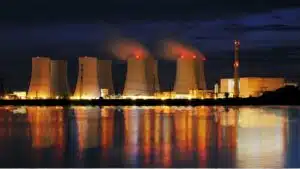 Unersättlicher Strombedarf: Jetzt setzen auch Unternehmen auf Kernenergie