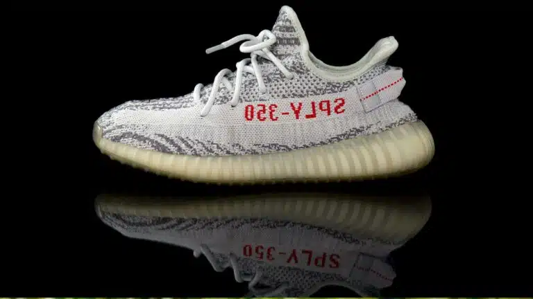 Erste Versicherung für Sneaker in Deutschland Erste Versicherung für Sneaker in Deutschland