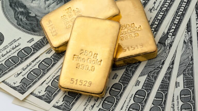 Fed-Senkung treibt Gold auf Rekord – Gewinnmitnahmen drücken Kurs
