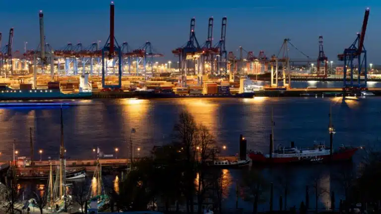 Zwischen App und Schalter: Warum regionale Banken wieder gefragt sind